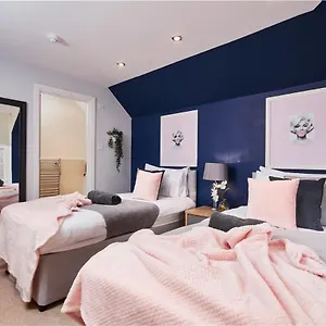 Striking Monroe Suite! Apartment