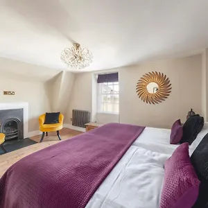 Darcys' Pride Apartment